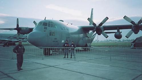 Chilean Guards with mug in front of USAF Hercules